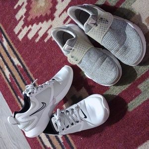 2 pair Nike running shoes